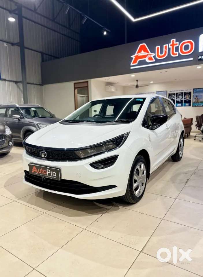 Tata Altroz, 2023, Petrol