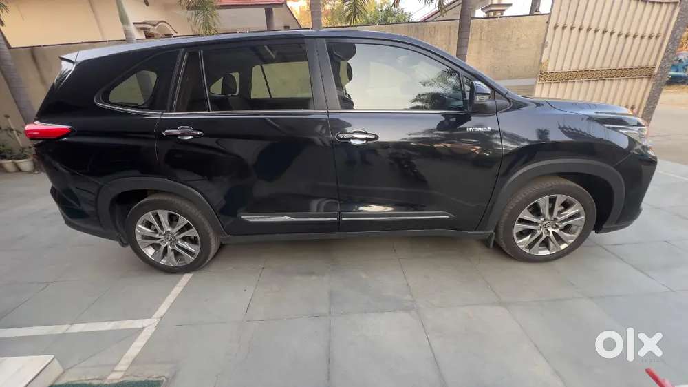 Toyota Innova Hycross Zx Top Model,  2023