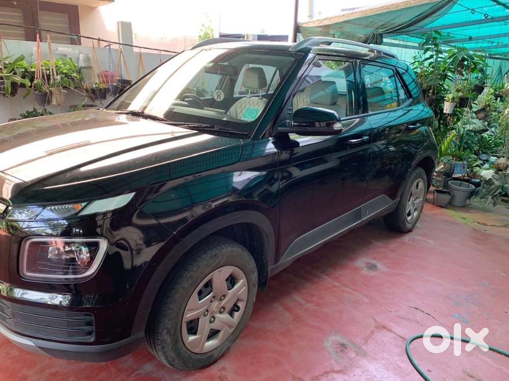 Hyundai Venue S(o) 1.2 Petrol Manual &ndash; December 2022 | 30,000 Km | 1st