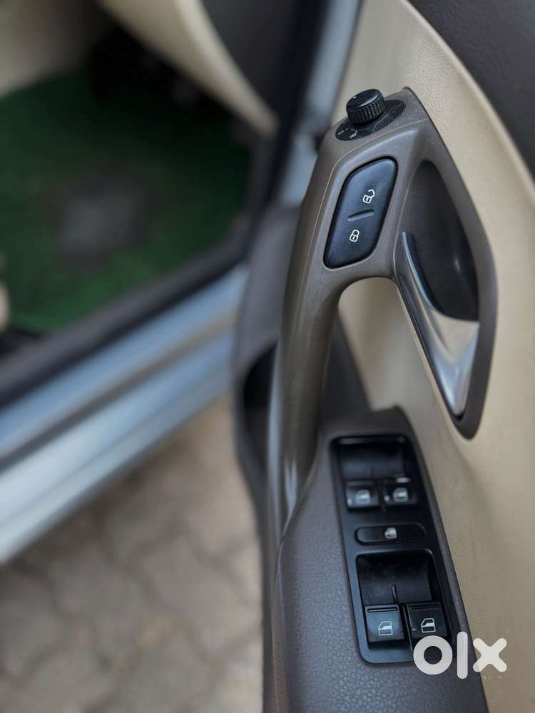 Volkswagen Vento 1.2 Highline Plus At 16 Alloy, 2015, Petrol