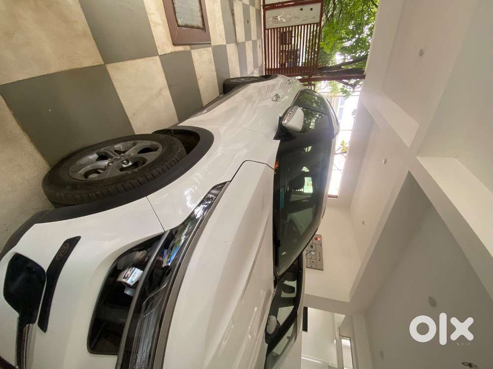 2021,1st Owner ,pearl White ,diesel,extended Warranty Insurance Upto