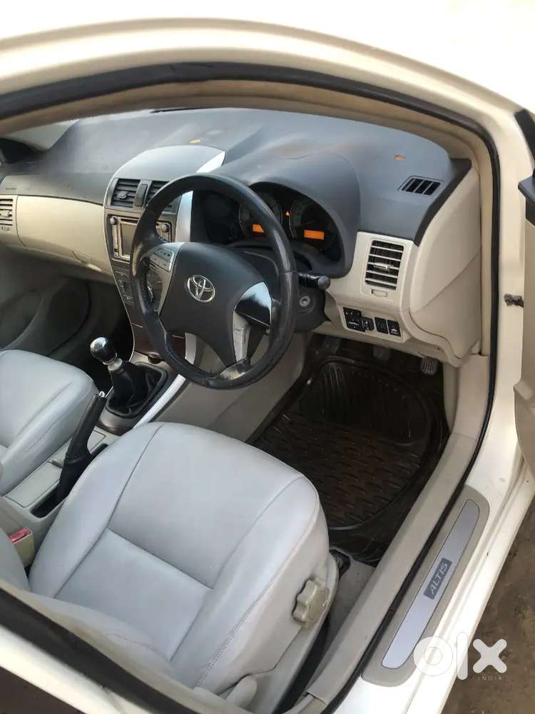 Toyota Corolla Altis 2011 Manual Car