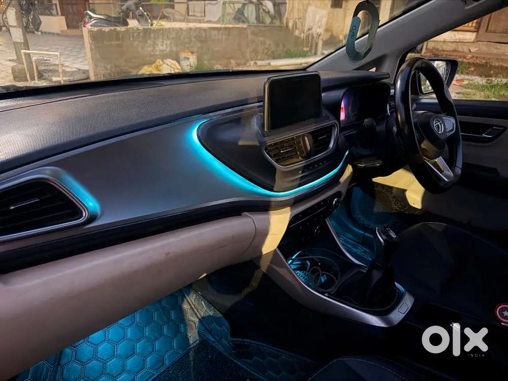 Tata Altroz Xz+ (o)(s) Icng Top Model  Sunroof  May 2024