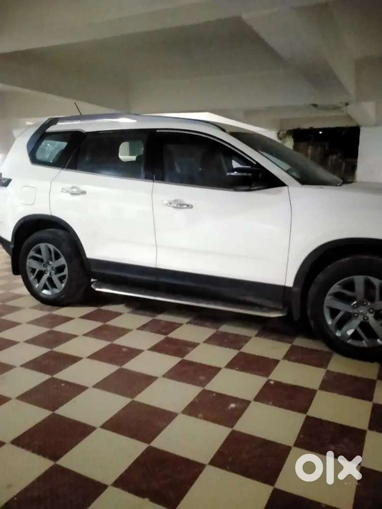 Tata Safari Xt +