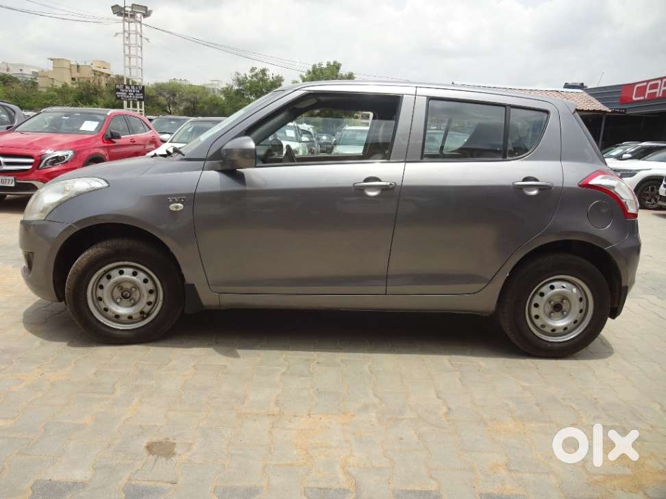 Maruti Suzuki Swift Lxi Bsiv, 2013, Petrol