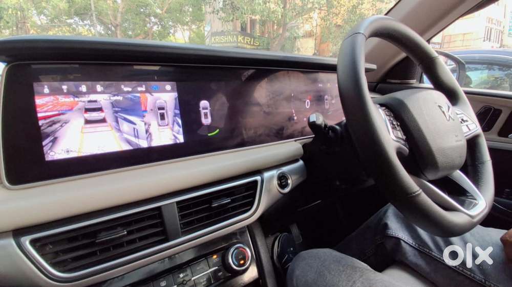 Mahindra Xuv700 Ax7 Luxury Pack Awd, 2021, Petrol