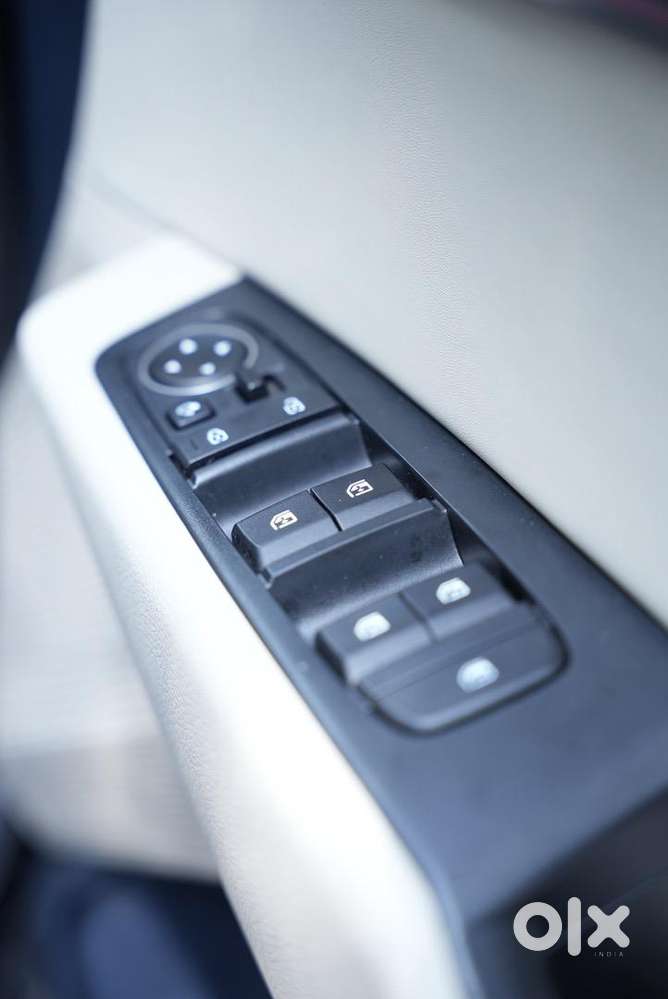 Kia Carens Clavis 2025 Petrol Well Maintained