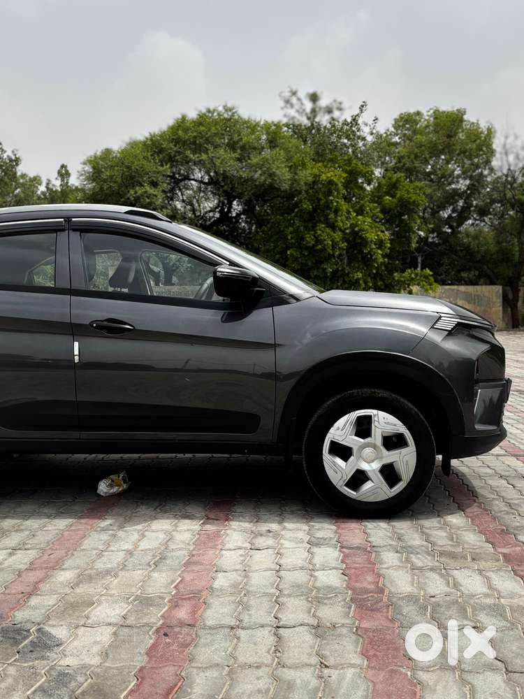 Tata Nexon Smart Plus1.2 Revotron Petrol 5 Mt, 2025, Cng & Hybrids