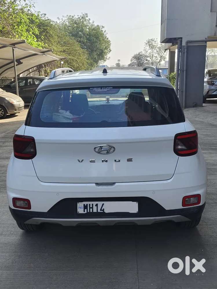 Hyundai Venue 2019  Petrol + Cng