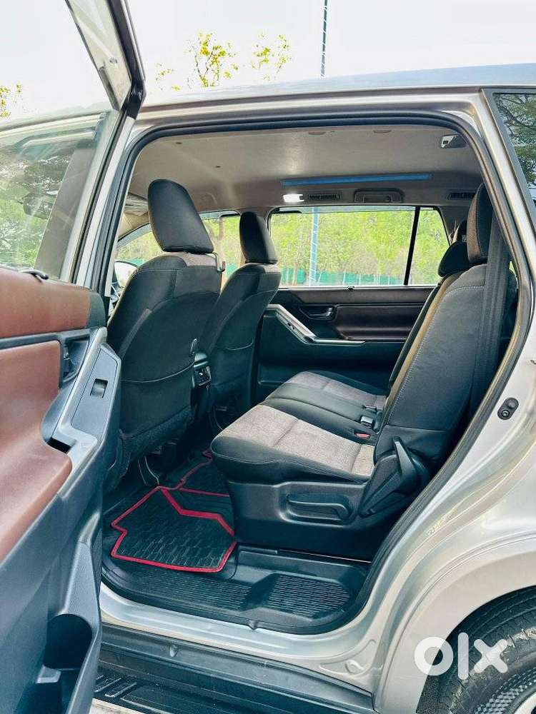 Toyota Innova Hycross