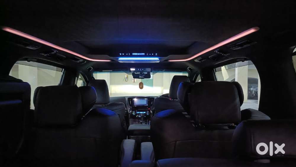 Toyota Vellfire 2.5 Executive Lounge, 2022, Petrol