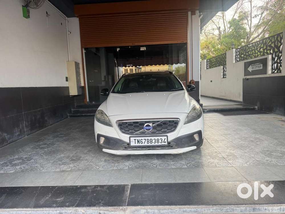 Volvo V40 2015 Diesel 180000 Km Driven