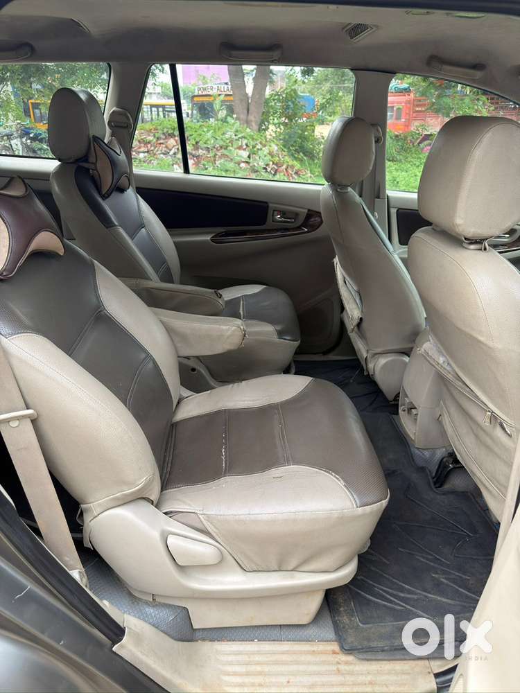 2012 Toyota Innova 2.5 V Diesel  7 Seater  Well Maintened