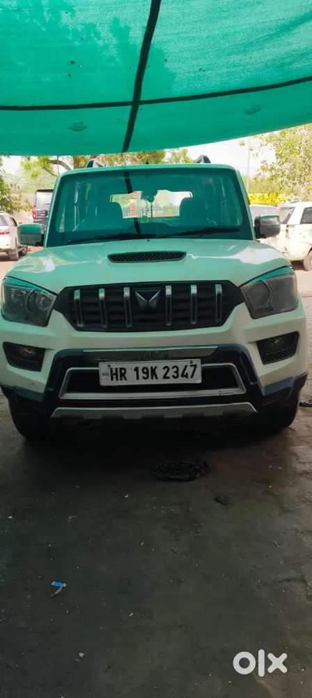 Mahindra Scorpio S4+ गाड़ी है