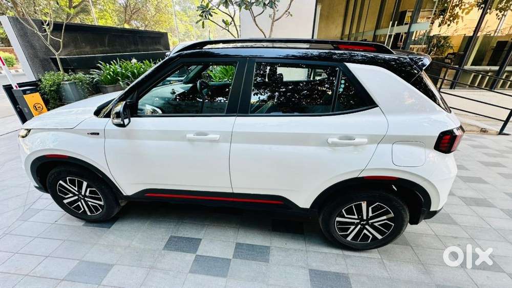 Venu N8 Dual Tone Dct Only 14000 Km Driven Single-handed