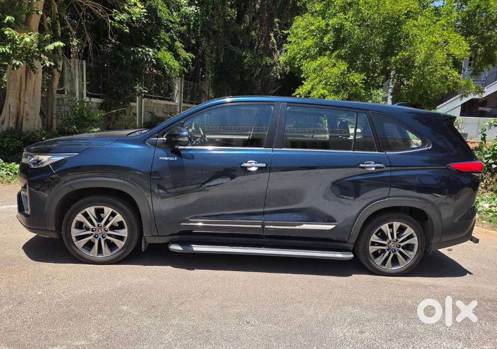 Toyota Innova Hycross 2.0 Zx Hybrid 7 Str, 2023, Petrol