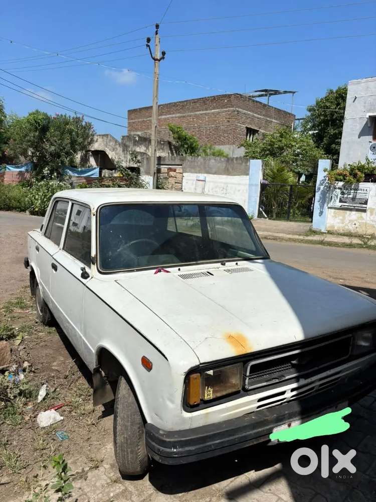 Premier Padmini 118 Car Ranig Kadi San