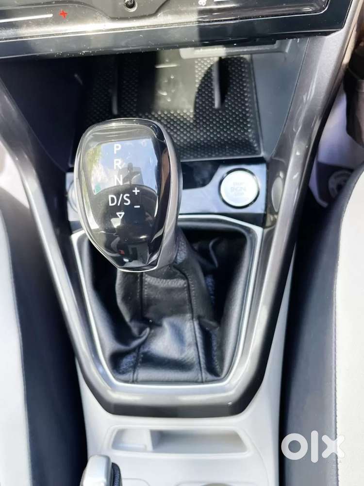 Volkswagen Taigun 1.0 Tsi Topline At, 2023, Petrol