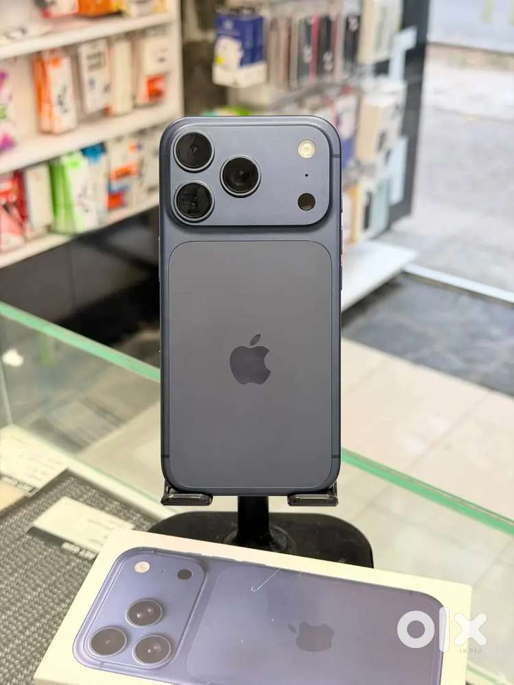 iPhone 17 pro Max 256gb available with all accessories cash on delry