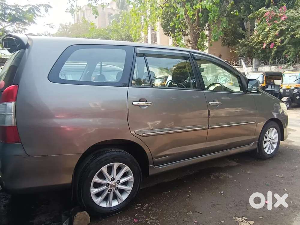 Toyota Innova 2012 V Model