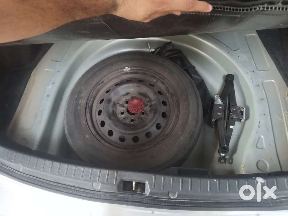 Corolla Altis J
2012,(model,march)
2nd Owner 
Petrol
Km=98,000