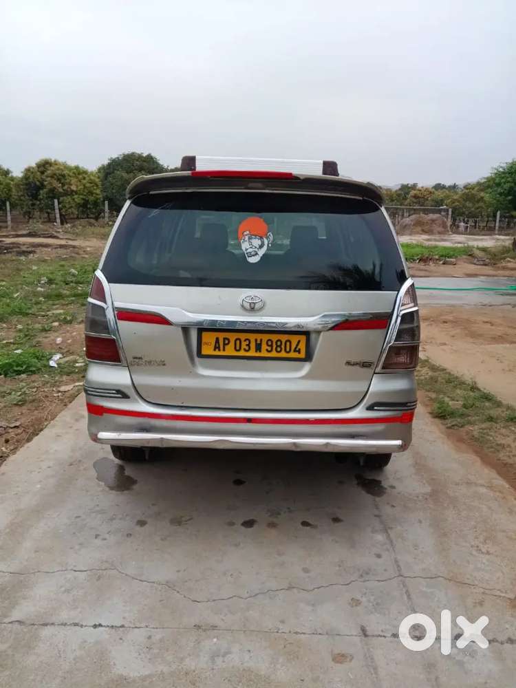 Toyoto Innova 2.0 G-slf 7 Str - Urgent