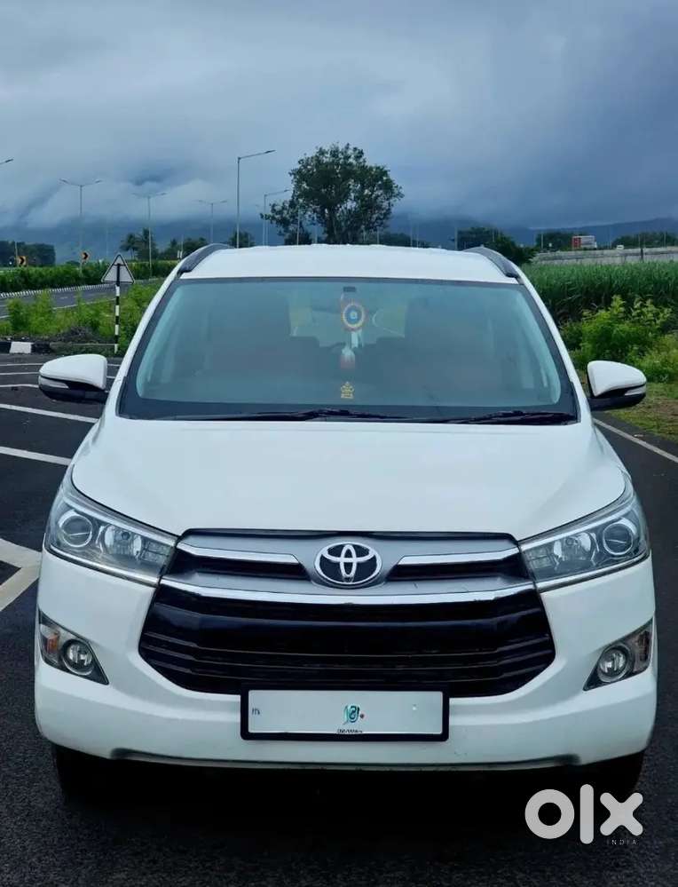Toyota Innova Crysta 2.4 V 2016