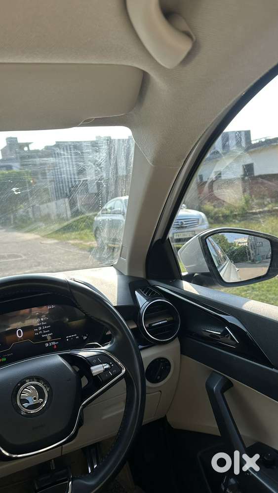 Skoda Slavia, 2023, Petrol
