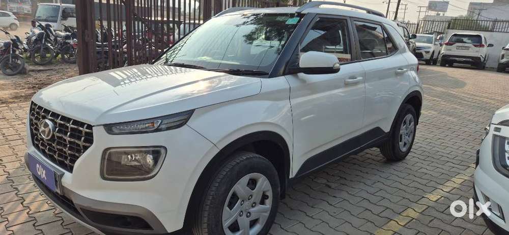 Hyundai Venue 1.2 S Plus, 2022, Petrol