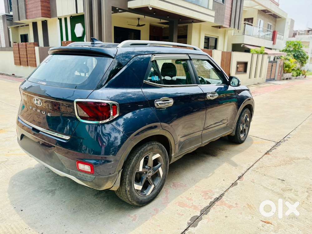 Hyundai Venue Sax Diesel 2020 (24.7km Per Litre)