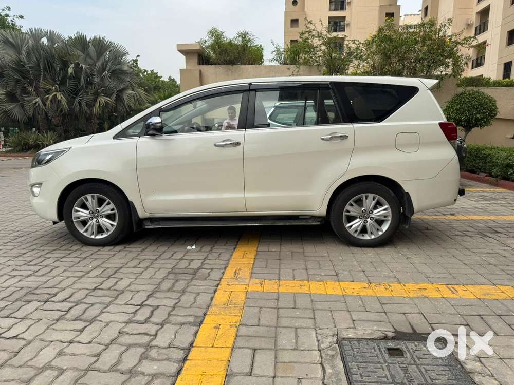 Toyota Innova Crysta 2.8z Automatic, 2018