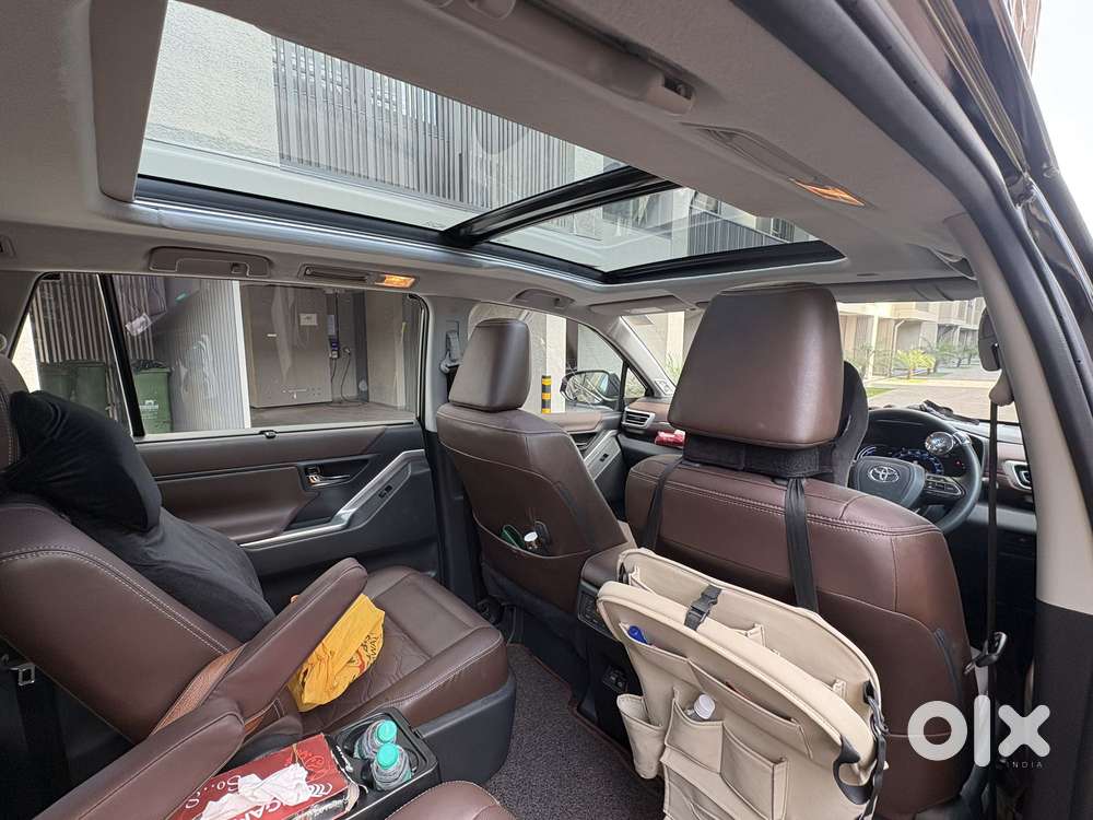 Toyota Innova Hycross 2.0 Zx Hybrid 7 Str, 2024, Petrol