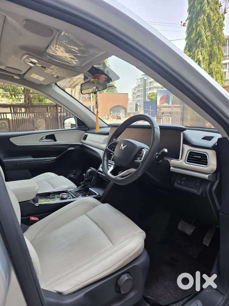 Mahindra Xuv700 2023 Petrol Well Maintained