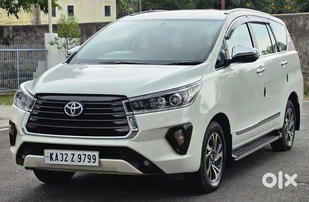 Innova Crysta 2.4 V Mt 8 Str 2021