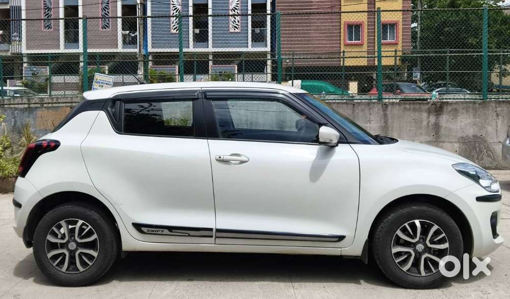 Maruti Suzuki Swift Vxi + Manual, 2022, Petrol