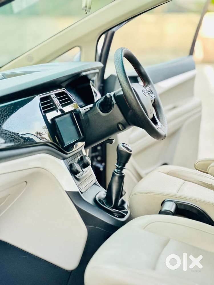 Mahindra Marazzo M8, 2018, Diesel