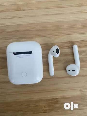 Apple earpods with online charging case