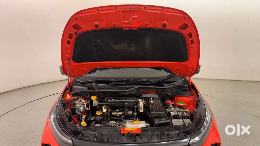 Tata Altroz 1.2 Xza Petrol Dct, 2025, Petrol
