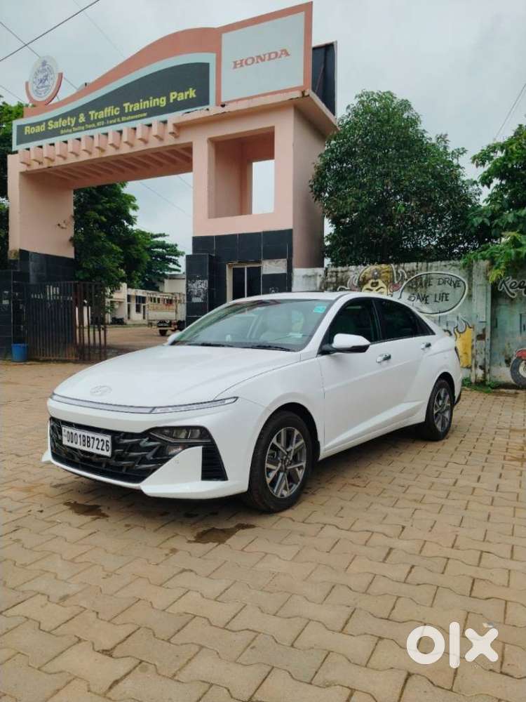 Hyundai Verna 1.5 Mpi Mt Sx (o), 2025, Petrol