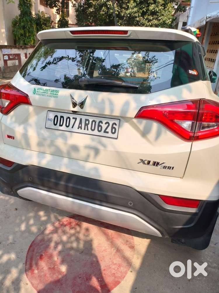 Mahindra Xuv300 Petrol Well Maintained