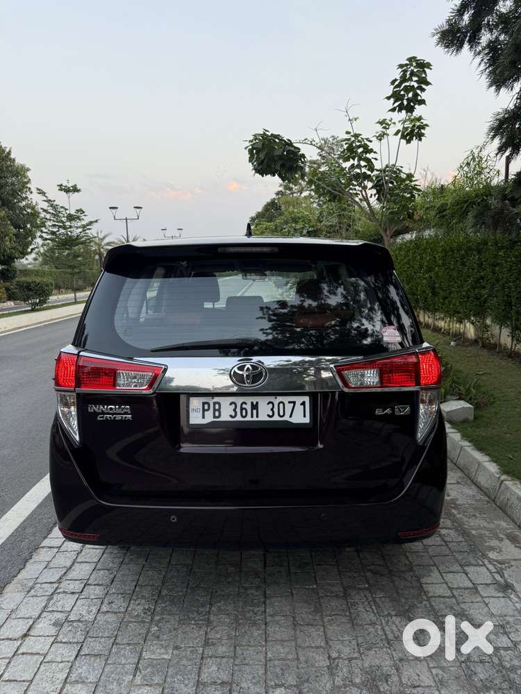 Toyota Innova Crysta 2.4 V 8 Str, 2016, Diesel