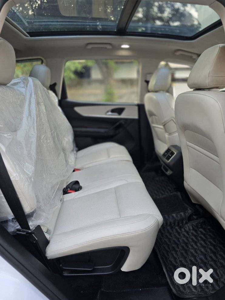 Mahindra Xuv700 2.2 Ax 7 Diesel At Str, 2024, Diesel