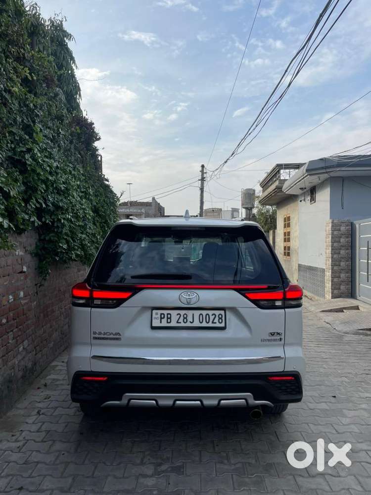 Nri Car Less Driven Only 14000 Km Only One Service In Company