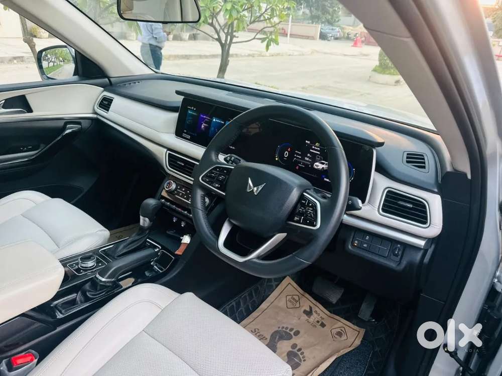 Mahindra Xuv700 2.2 Ax 7 Diesel At Str, 2023, Diesel
