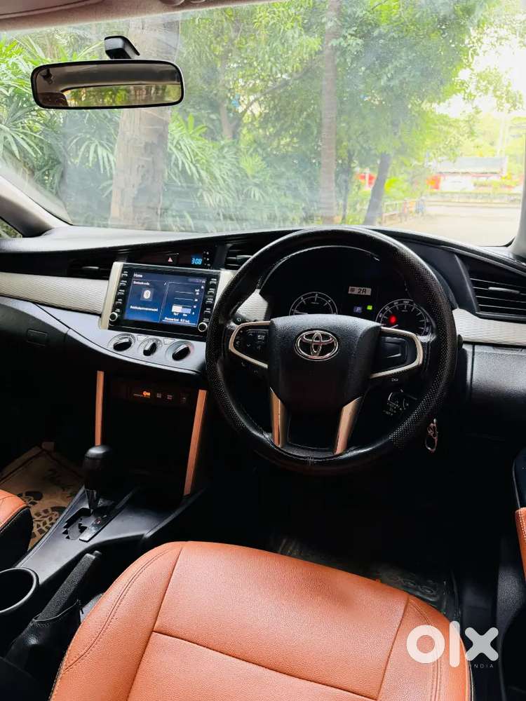 Toyota Innova Crysta 2.4 G Automatic 8 Seater 20121