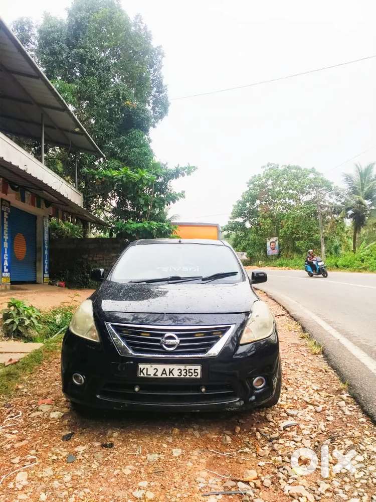 Nissan Sunny 2012