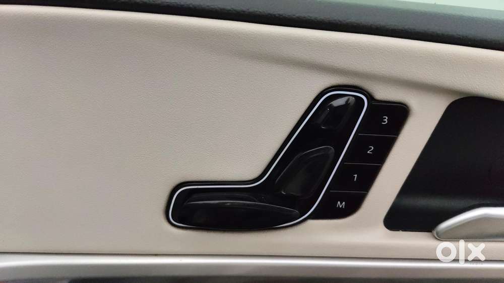 Mahindra Xuv700 2.0 Ax 5 Petrol Mt 7 Str, 2021, Diesel