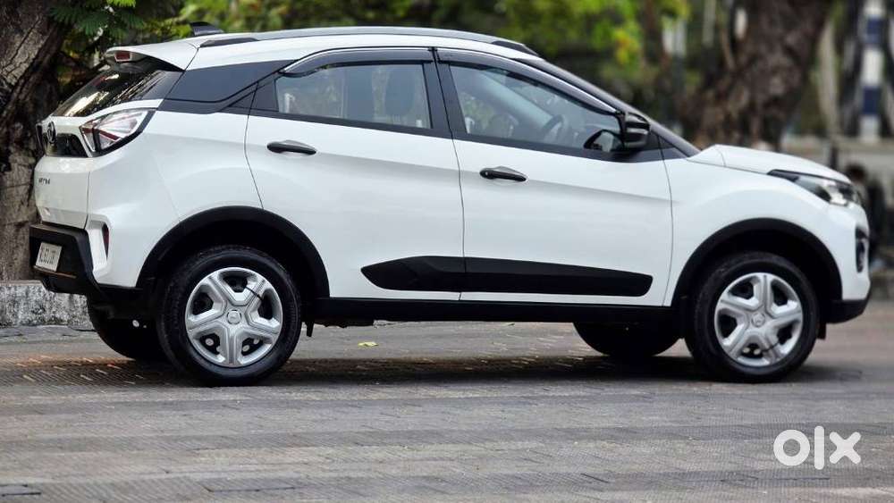 Tata Nexon 1.5 Revotorq Xma Plus (s) Amt, 2022, Petrol