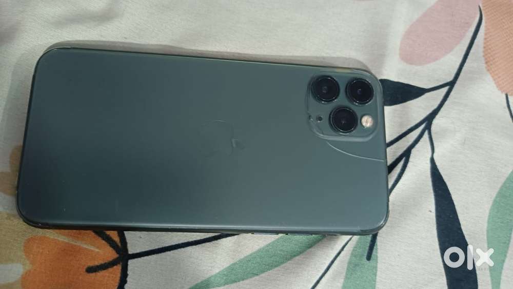 I phone 11 pro 64 gb new orignal sab kuch earphones and original charg