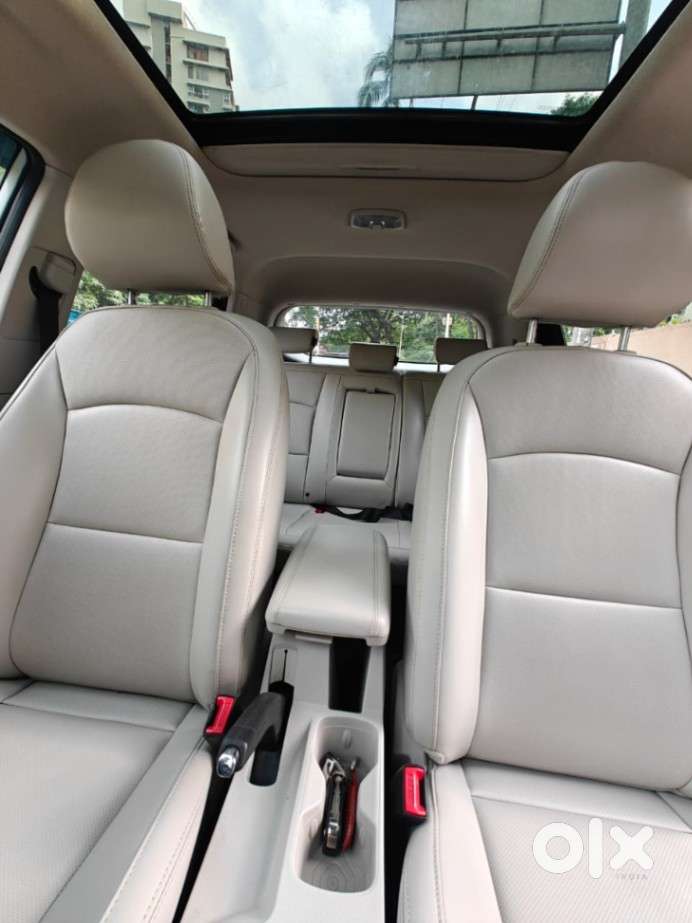 Mahindra Xuv300 1.2 W8 (o) Amt Petrol, 2023, Petrol